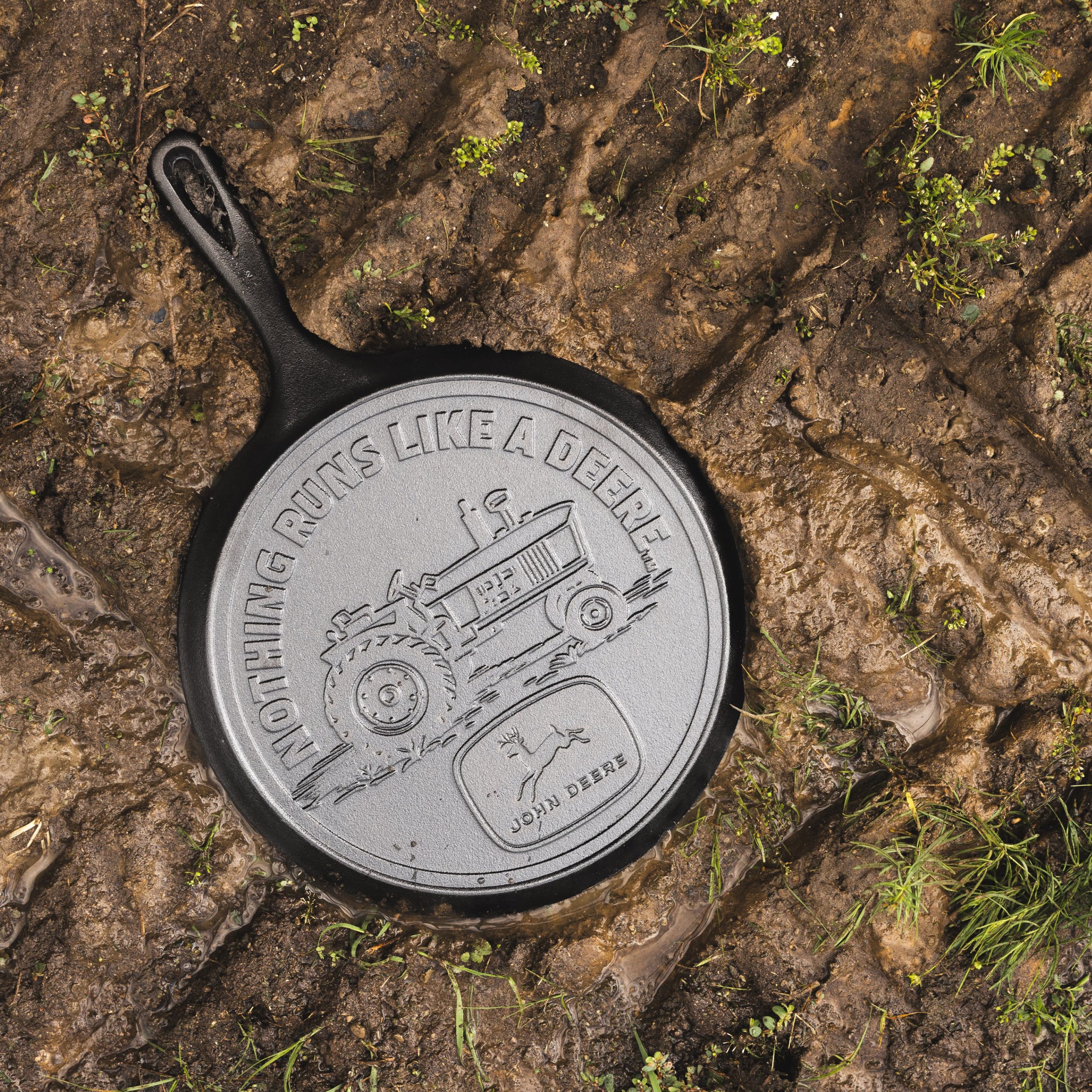 10.5 Inch Seasoned Cast Iron Griddle. John Deere Tractor - Image 3